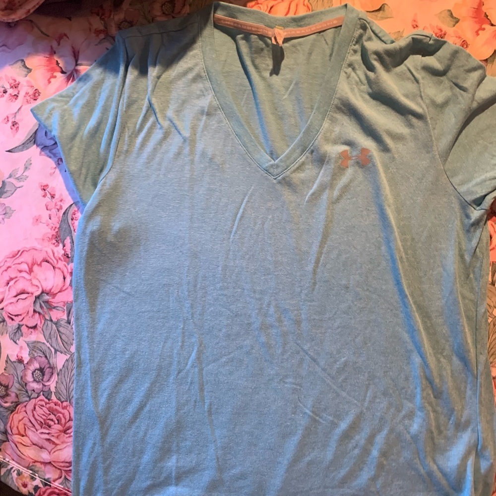 Under Armour Sky Blue V-Neck Short Sleeve Tee Size Large